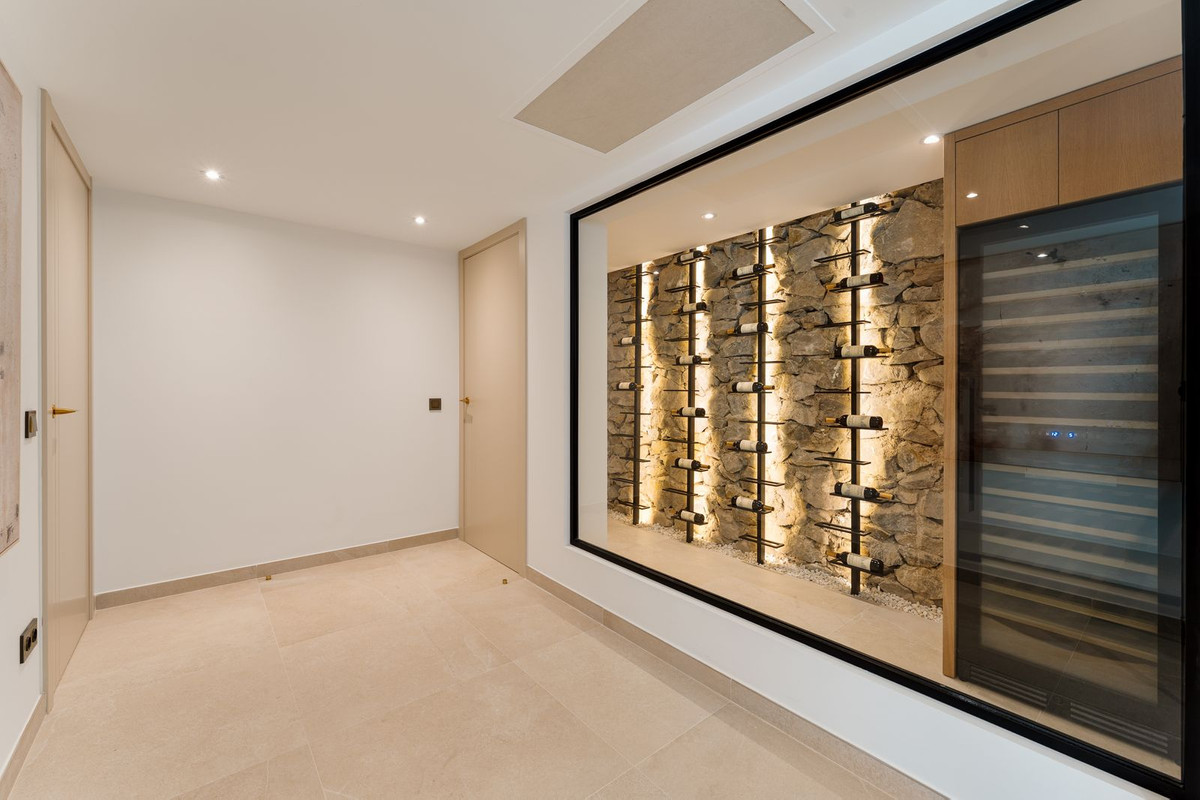 4 Bedroom Villa in Marbella - Photo 15