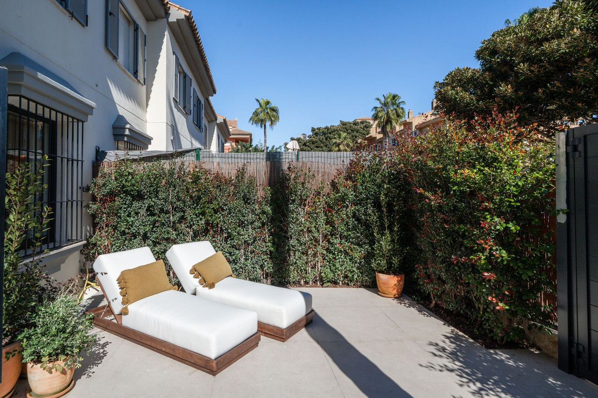 4 Bedroom Townhouse in San Pedro de Alcántara - Photo 9