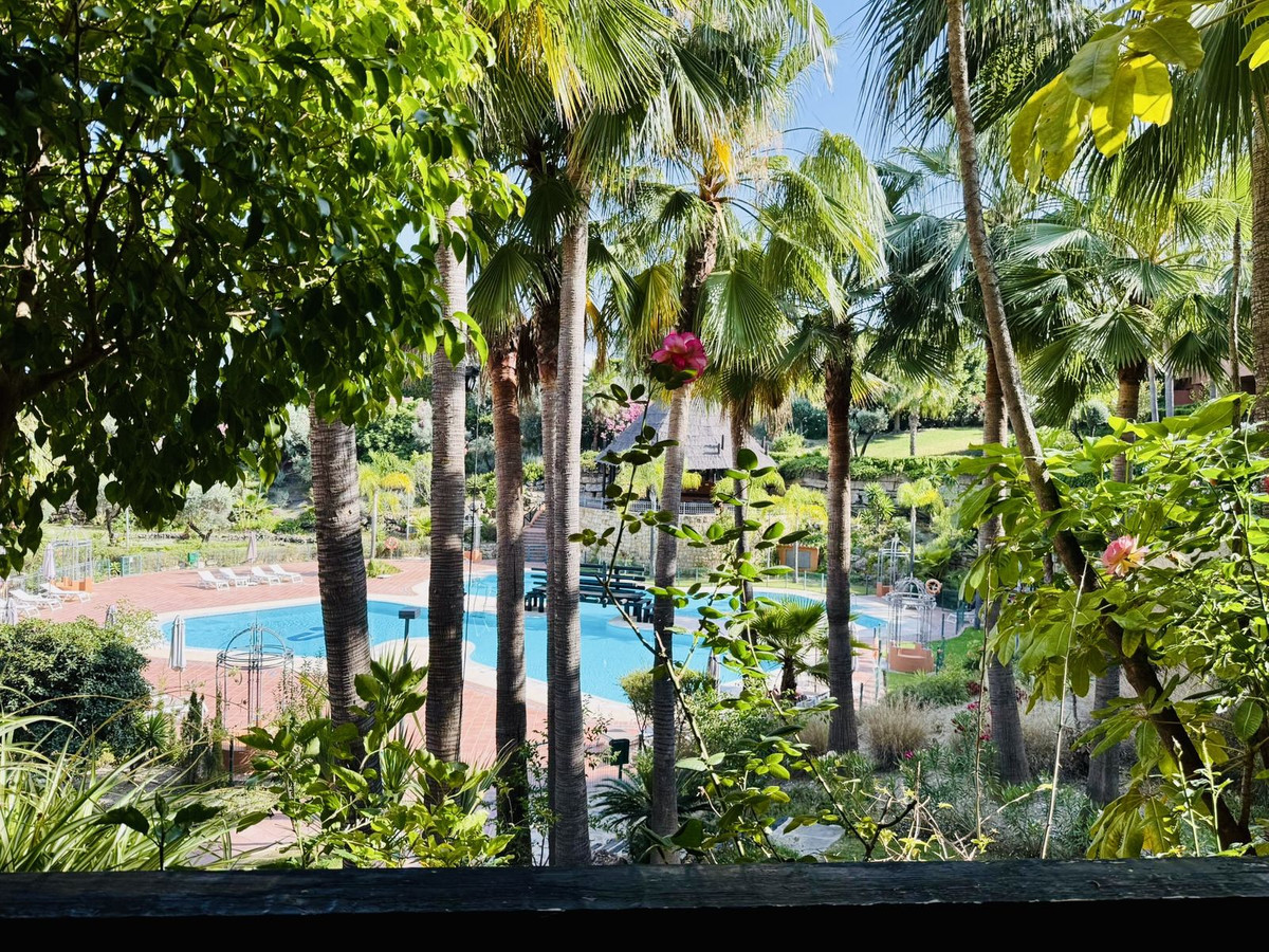 3 Bedroom Apartment in Marbella - Photo 2