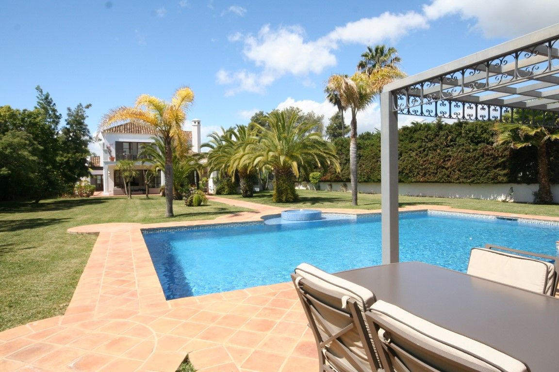 6 Bedroom Villa in San Pedro de Alcántara - Фото 2