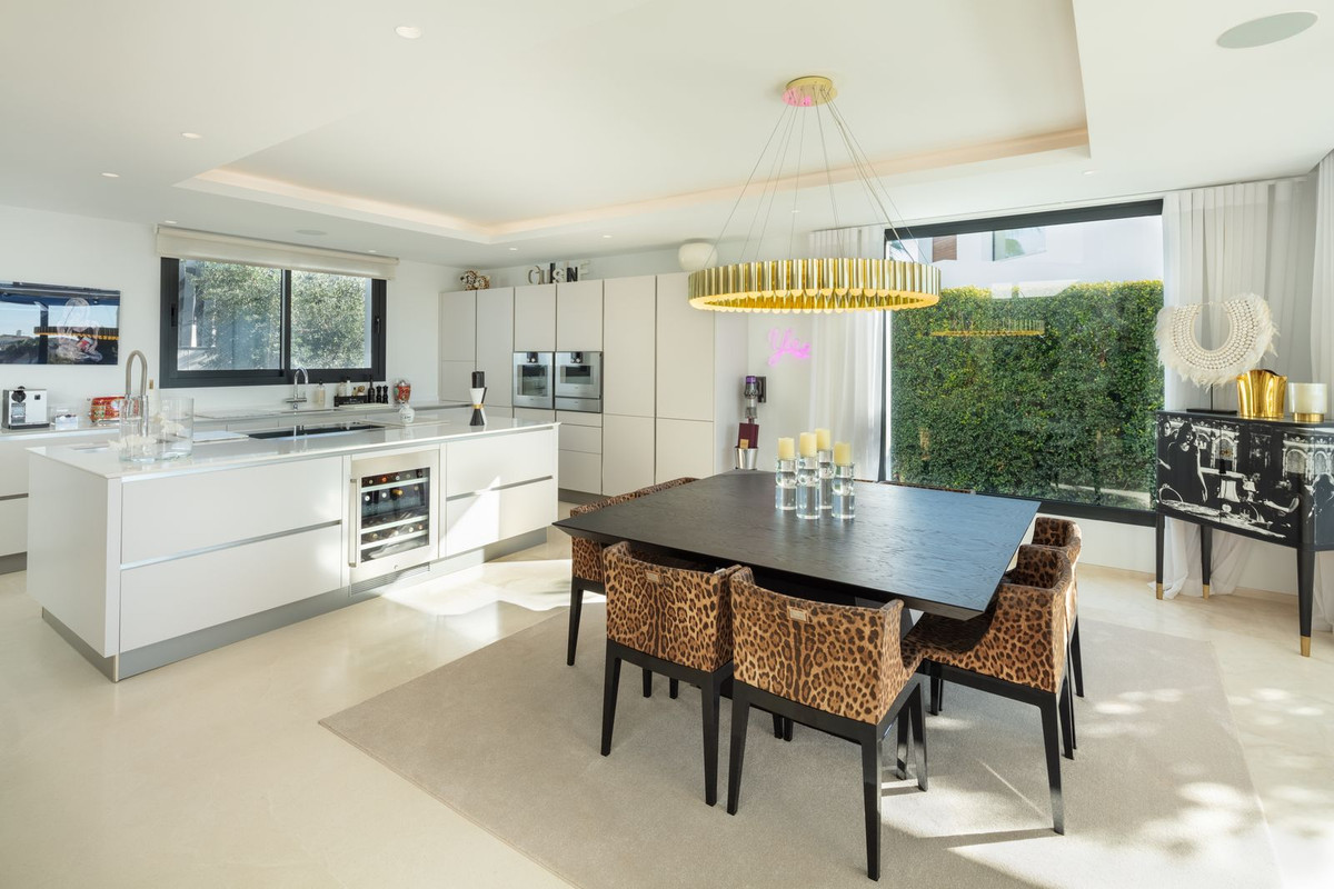 7 Bedroom Villa in Marbella - Photo 7