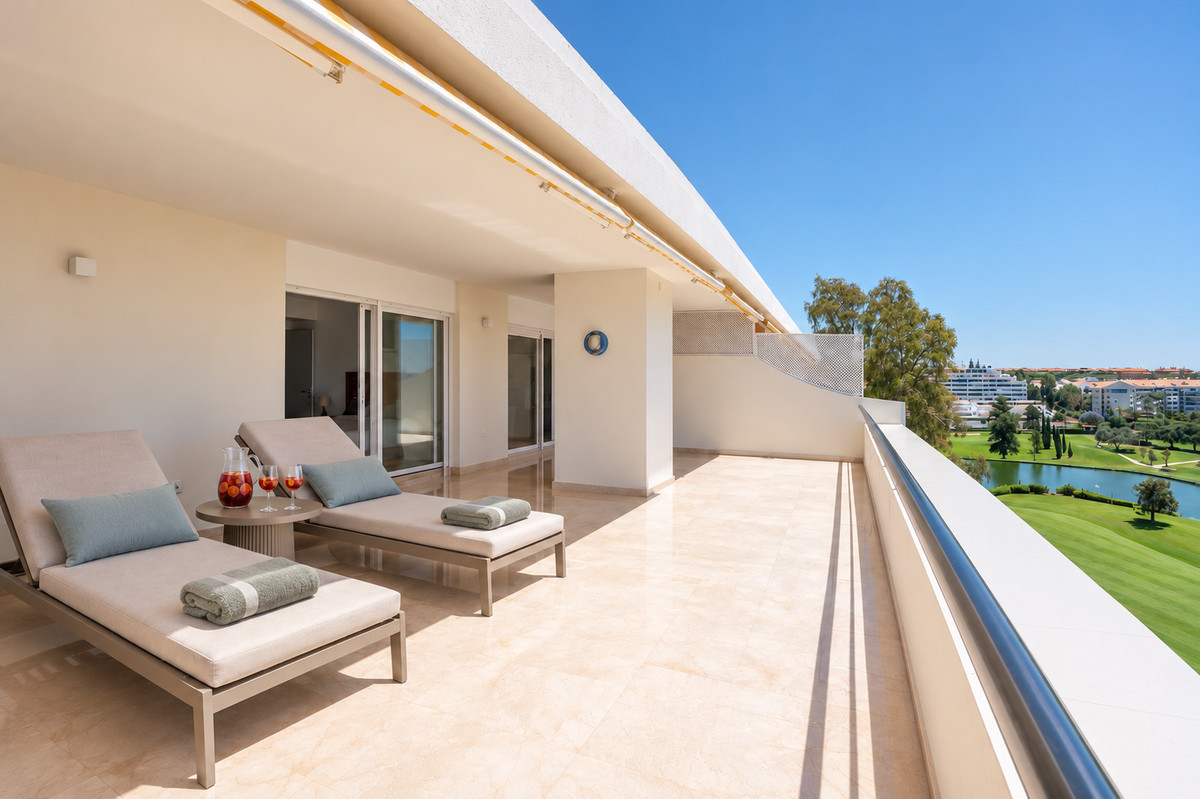 4 Bedroom Penthouse in San Pedro de Alcántara - Photo 15