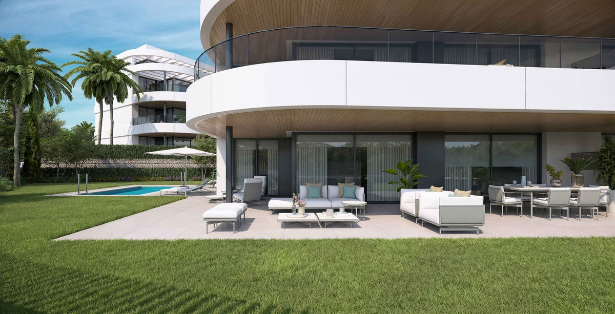 2 Bedroom Apartment in Estepona - Photo 17