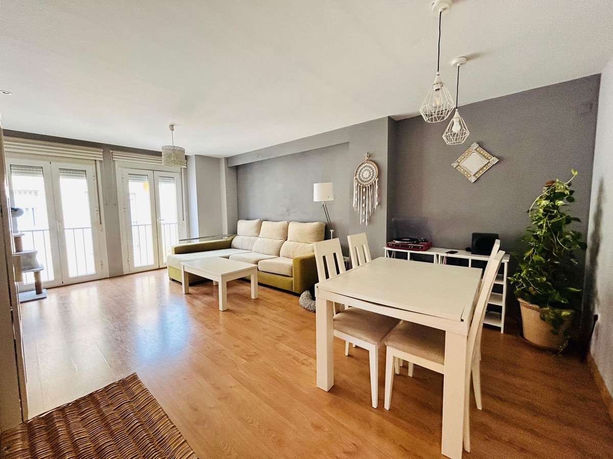4 Bedroom Penthouse in Torremolinos - Photo 17