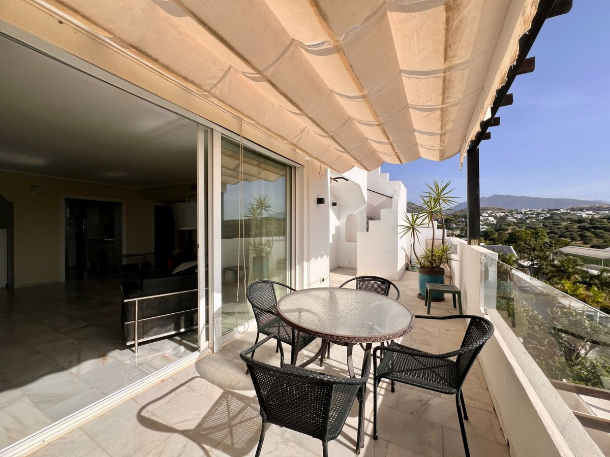 3 Bedroom Penthouse in Estepona - Photo 8