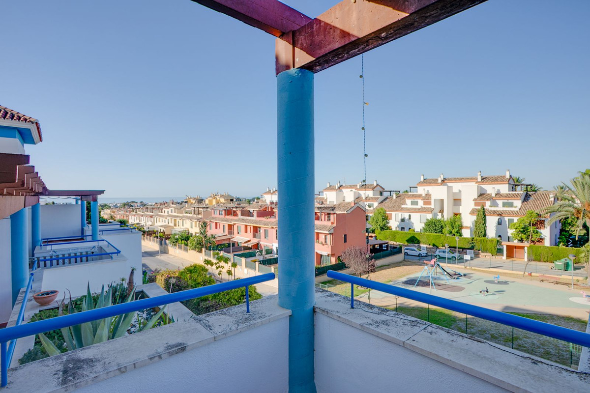 5 Bedroom Townhouse in Estepona - Photo 19