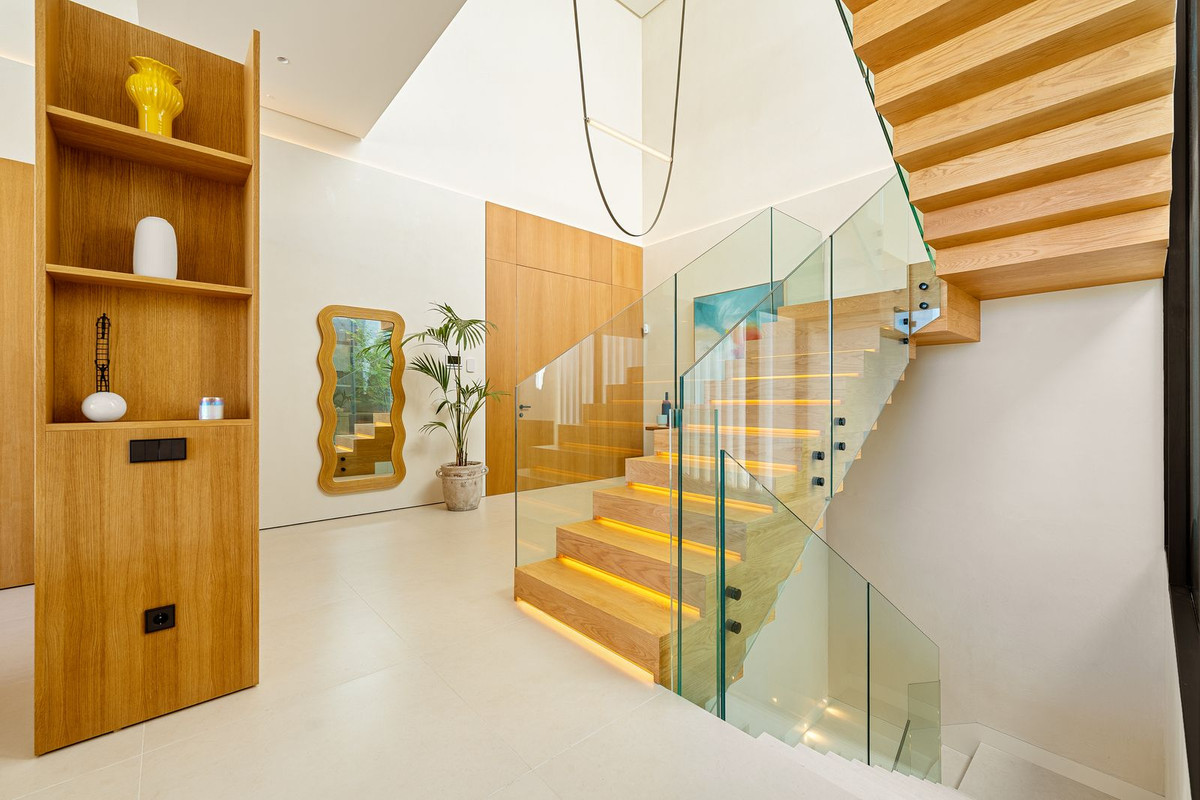 6 Bedroom Villa in San Pedro de Alcántara - Photo 50