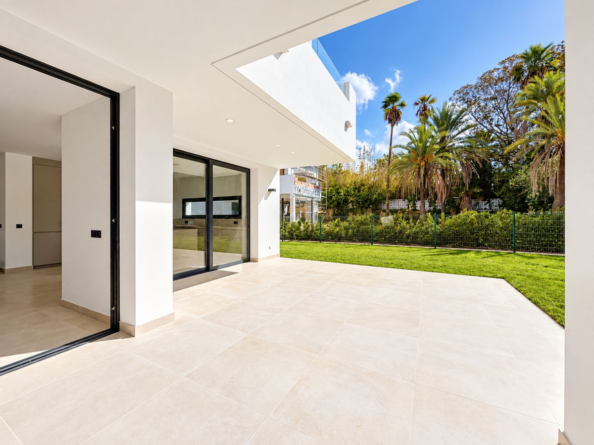 5 Bedroom Villa in Marbella - Photo 12