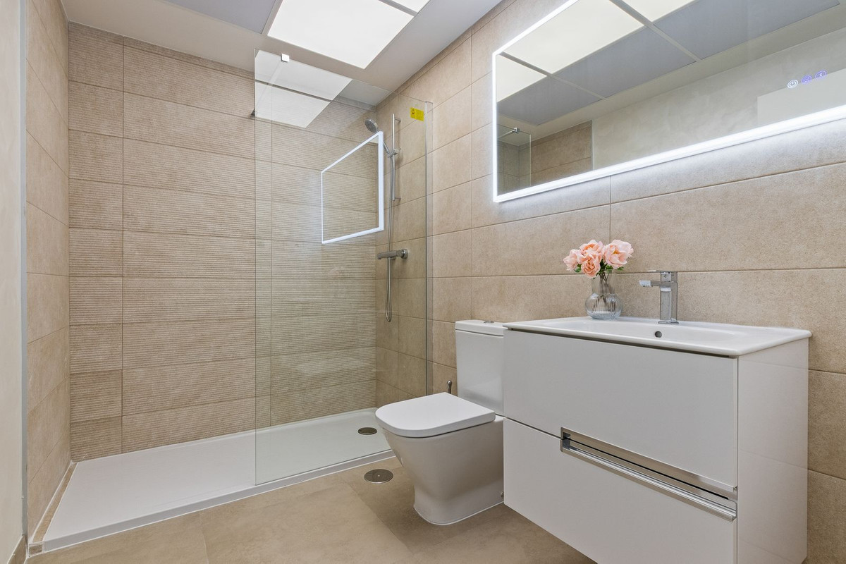 1 Bedroom Apartment in Torremolinos - Photo 19