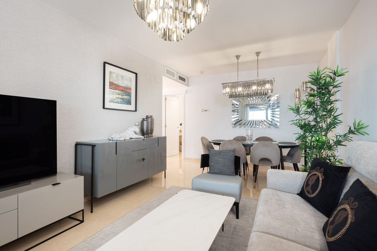 2 Bedroom Apartment in Marbella - Photo 6