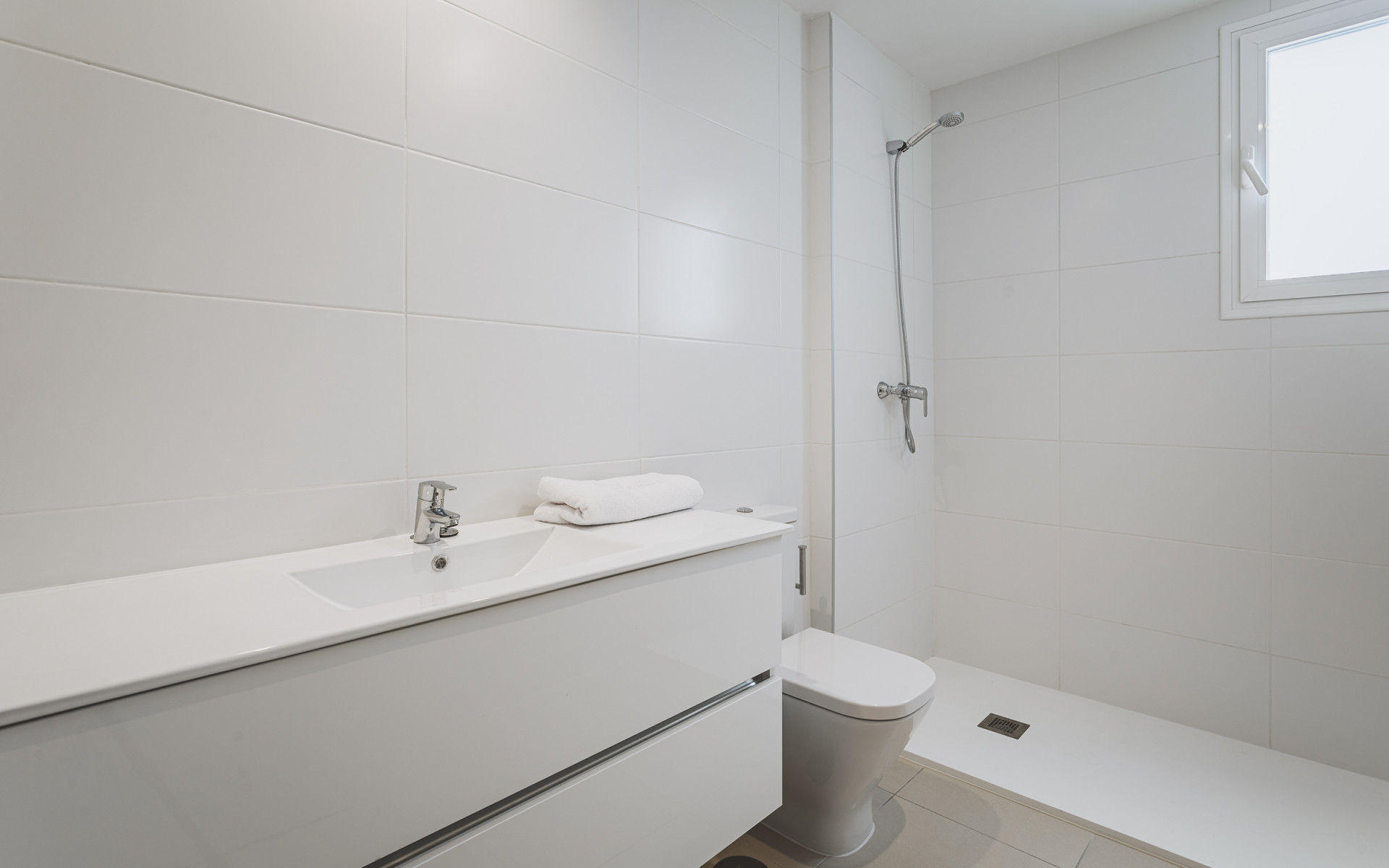 2 Bedroom Apartment in Marbella - Photo 9