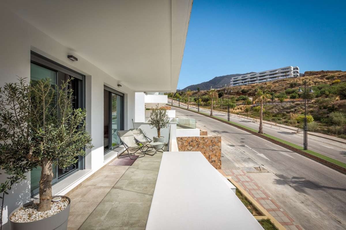 2 Bedroom Apartment in Fuengirola - Photo 16