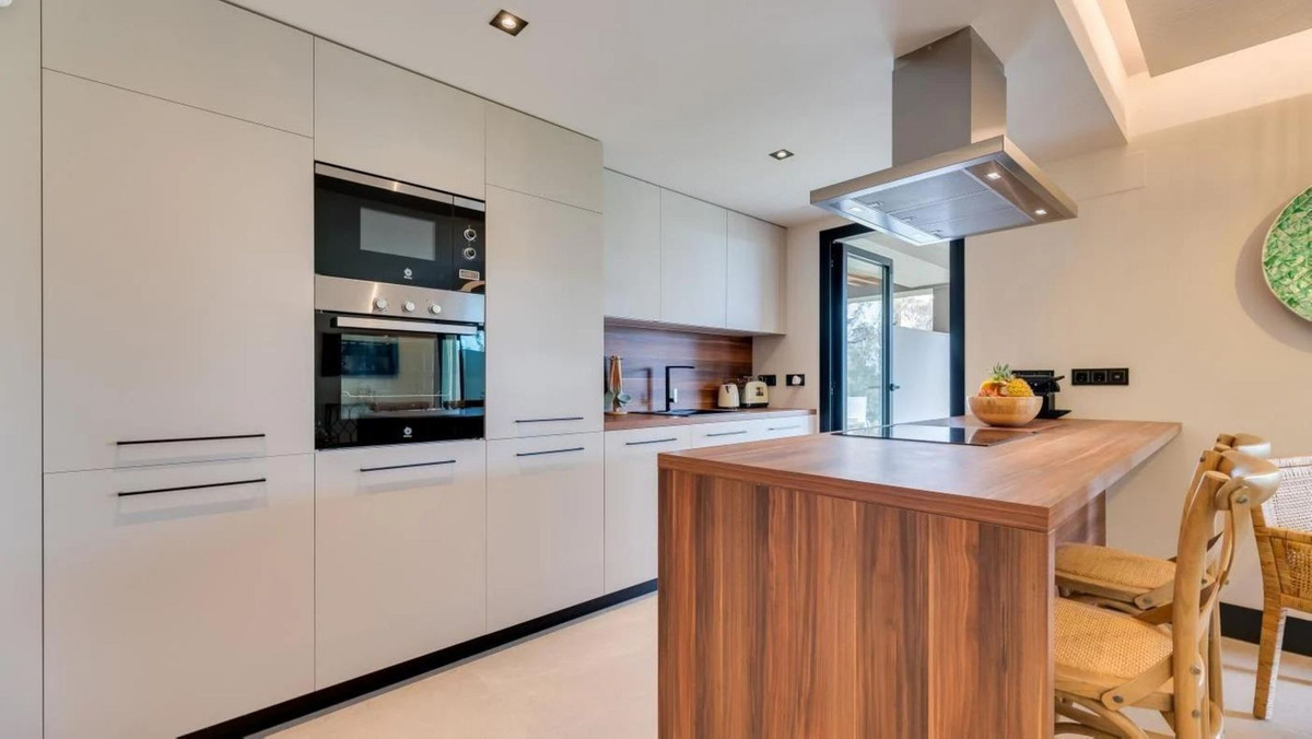 3 Bedroom Apartment in Marbella - Photo 8