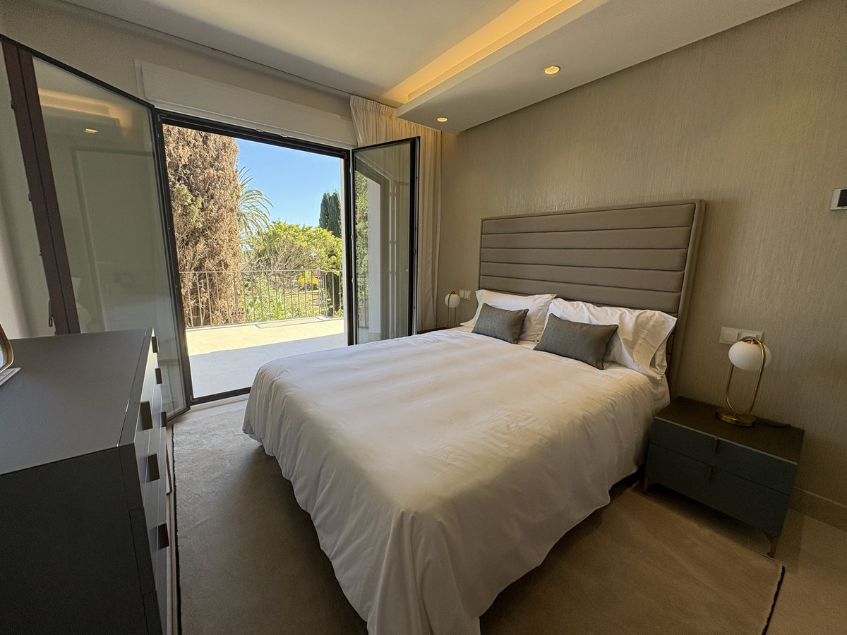 4 Bedroom Townhouse in Estepona - Photo 21
