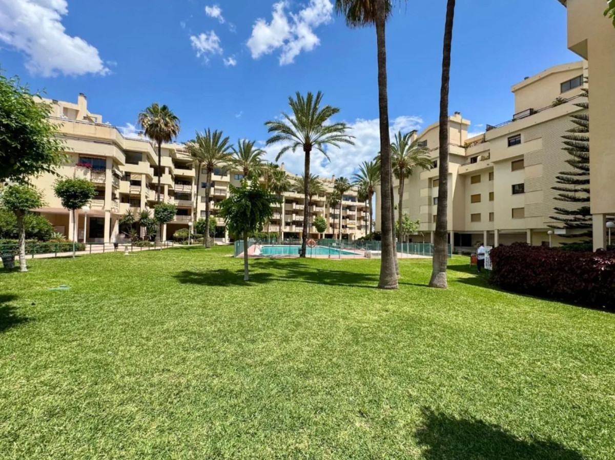 2 Bedroom Apartment in Torremolinos - Photo 15