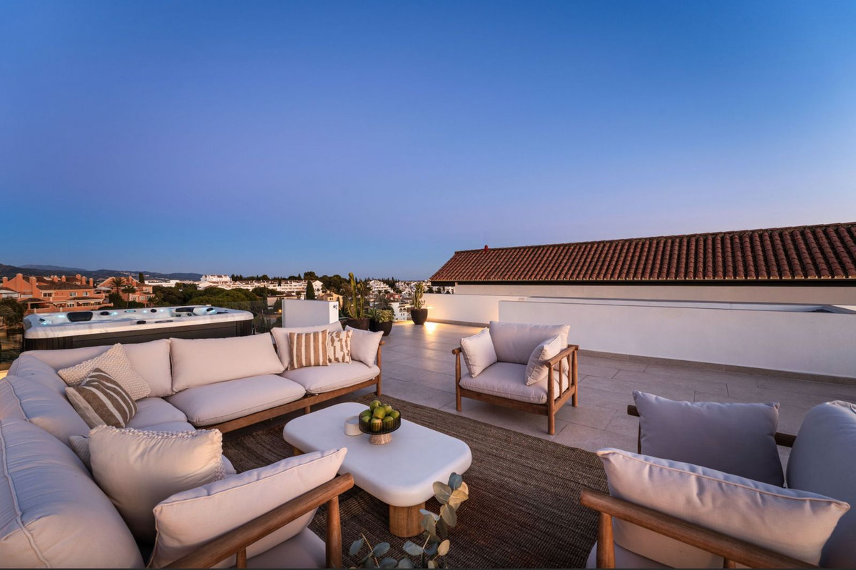 5 Bedroom Villa in Marbella - Photo 5