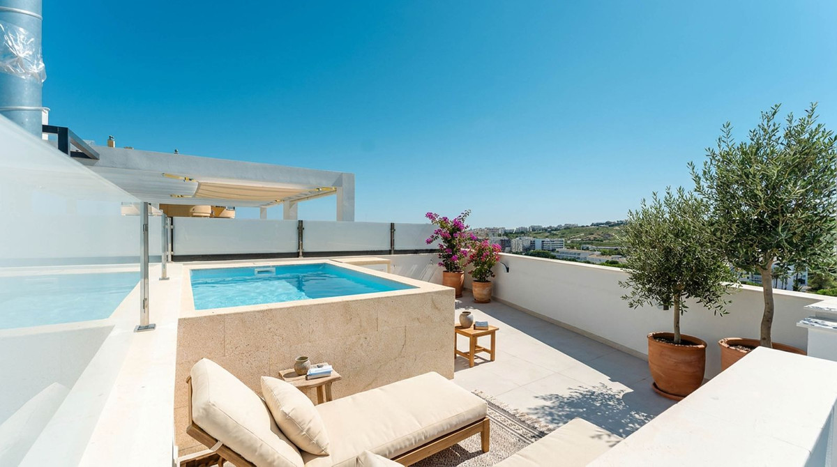 2 Bedroom Penthouse in Estepona - Photo 16
