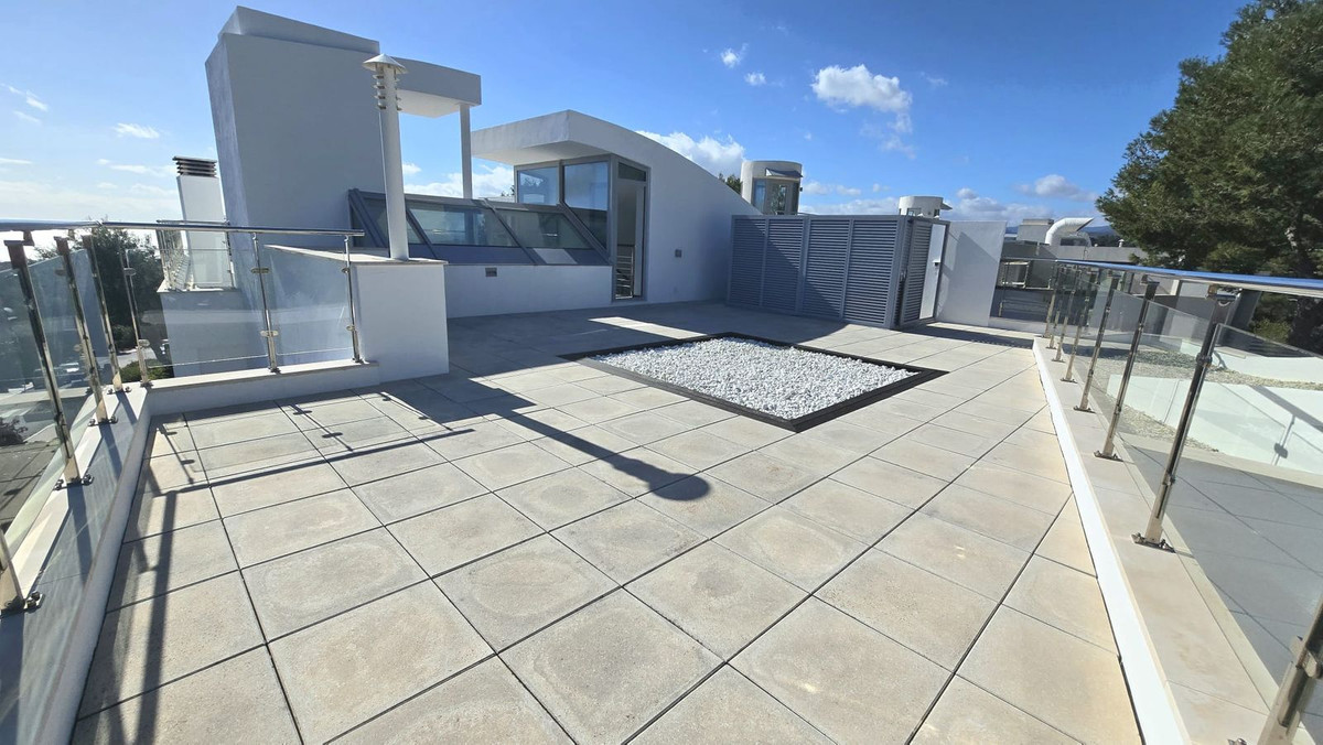 5 Bedroom Villa in Marbella - Photo 36