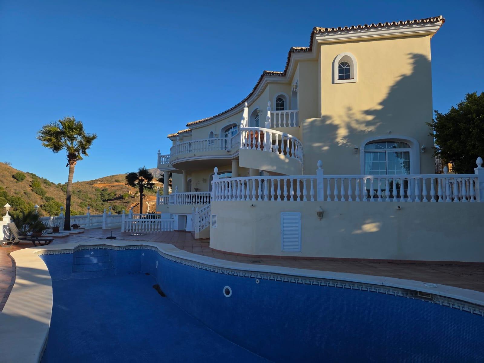 5 Bedroom Villa in Mijas - Photo 2
