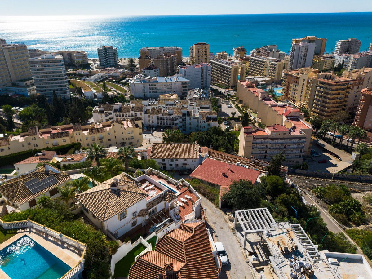 4 Bedroom Villa in Fuengirola - Photo 2