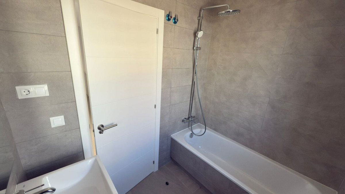 4 Bedroom Villa in Mijas - Photo 25