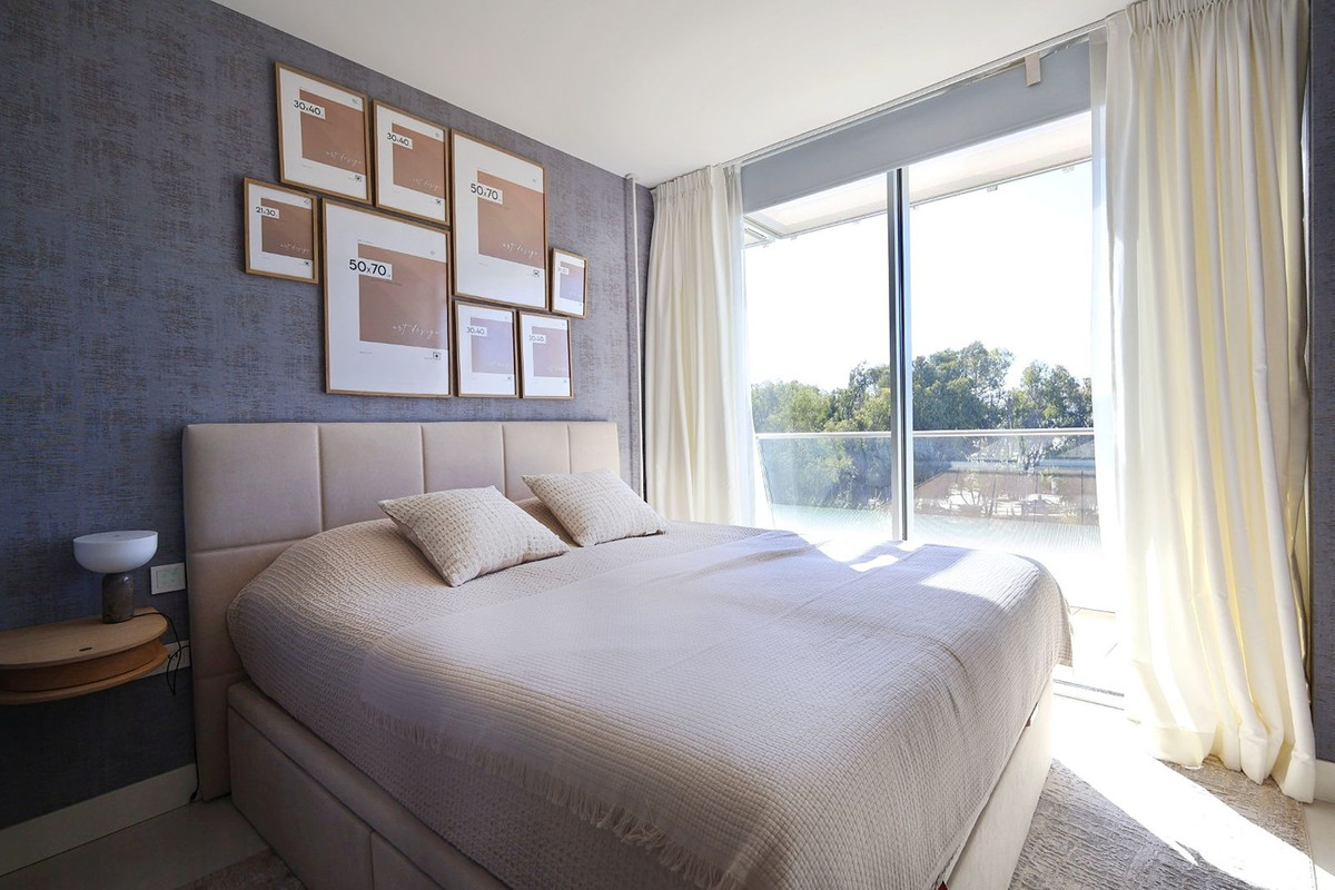 4 Bedroom Apartment in Estepona - Photo 21