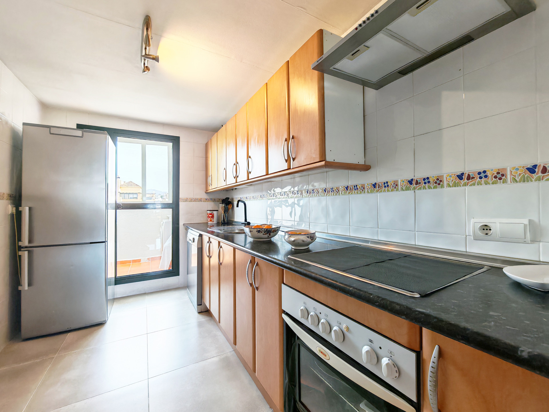3 Bedroom Penthouse in Estepona - Photo 5