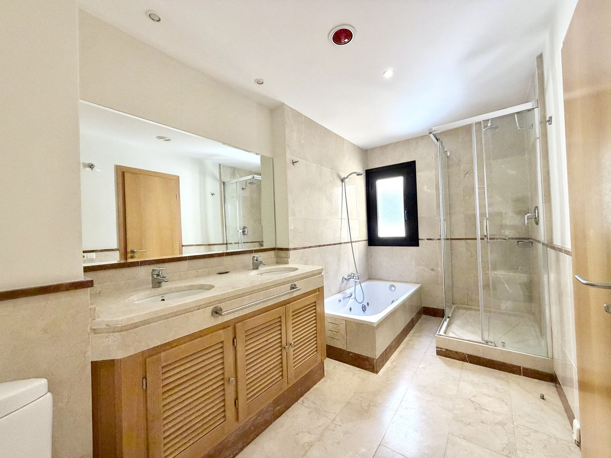 2 Bedroom Apartment in Marbella - Photo 14