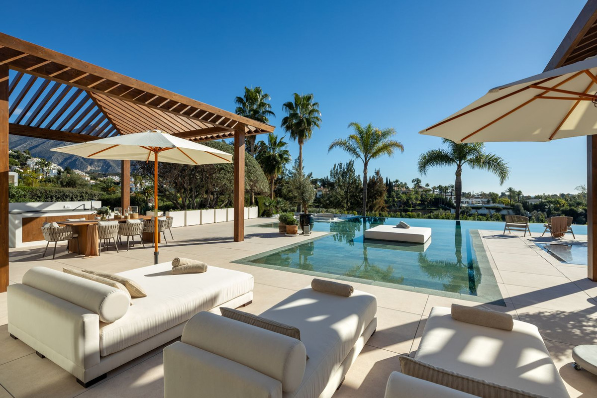 6 Bedroom Villa in Marbella - Photo 9