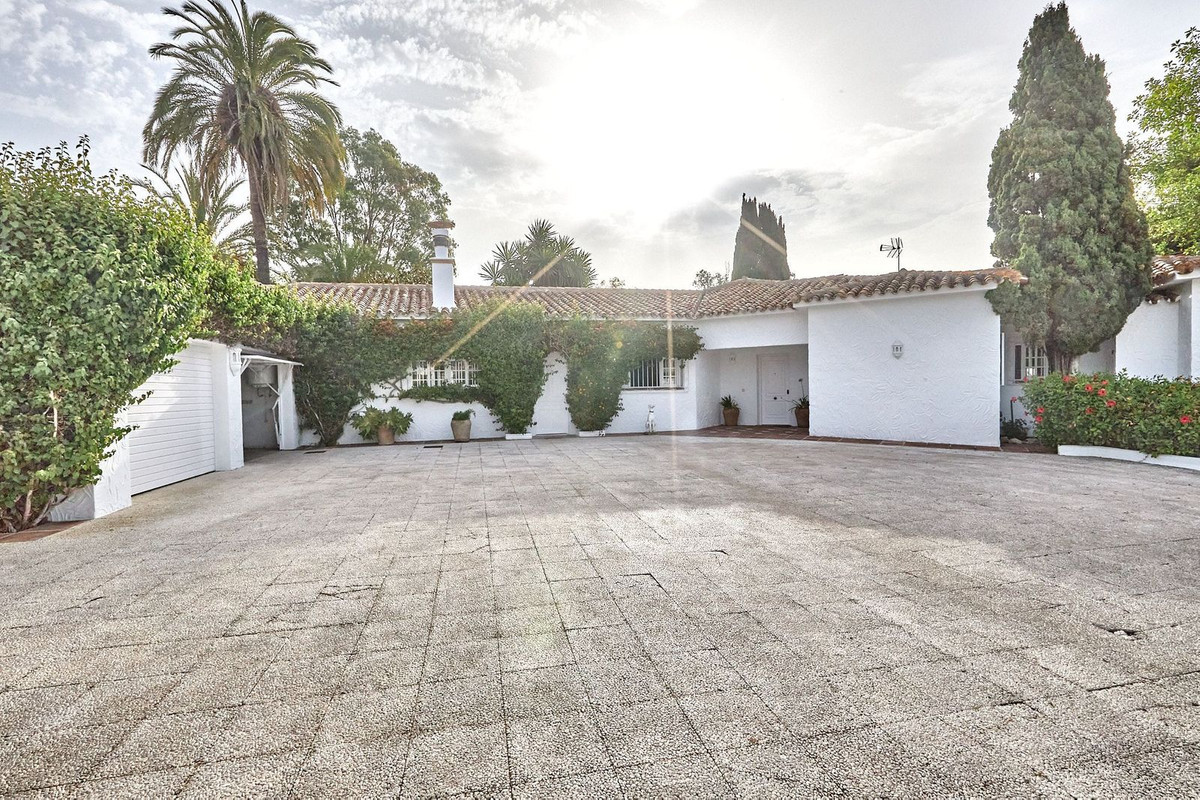 7 Bedroom Villa in San Pedro de Alcántara - Photo 11