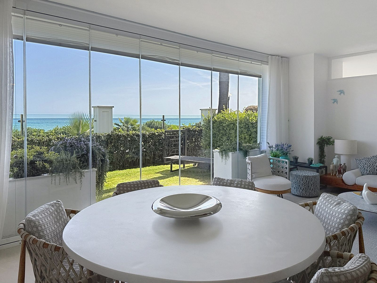 2 Bedroom Apartment in Estepona - Photo 17