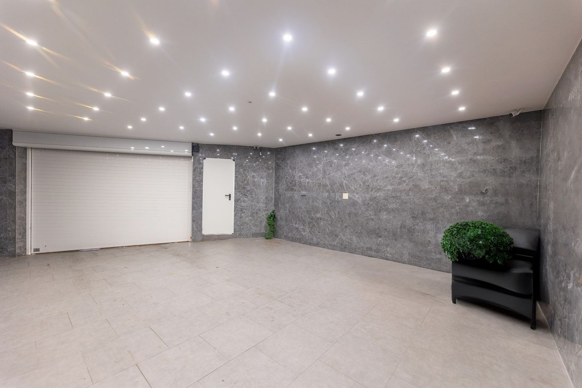 4 Bedroom Townhouse in Marbella - Photo 37