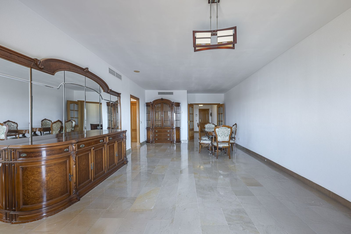 3 Bedroom Apartment in San Pedro de Alcántara - Photo 7