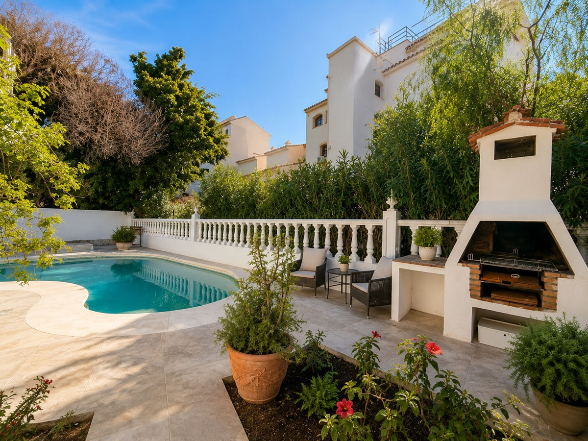 4 Bedroom Villa in Marbella - Photo 22