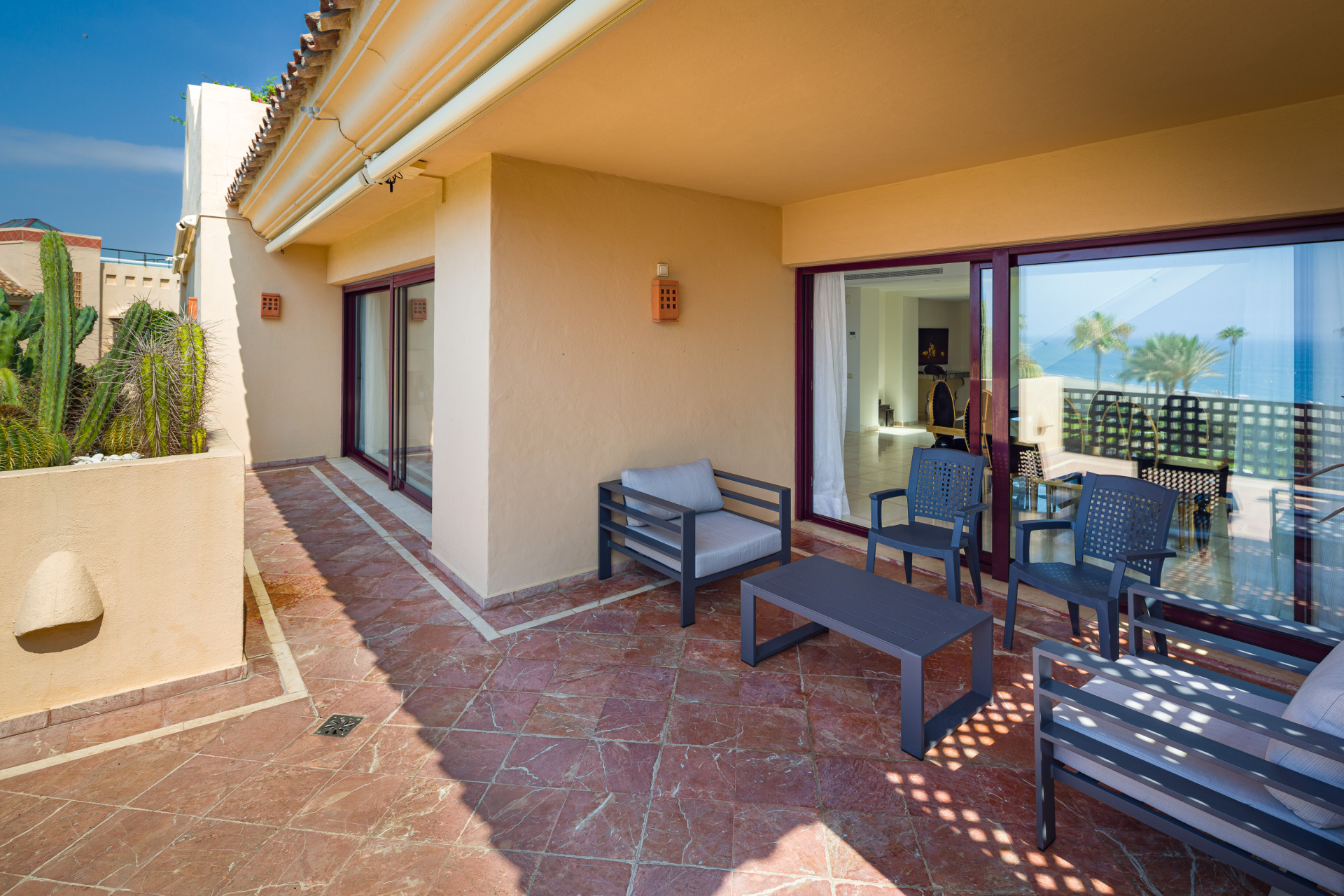 3 Bedroom Penthouse in Estepona - Photo 7