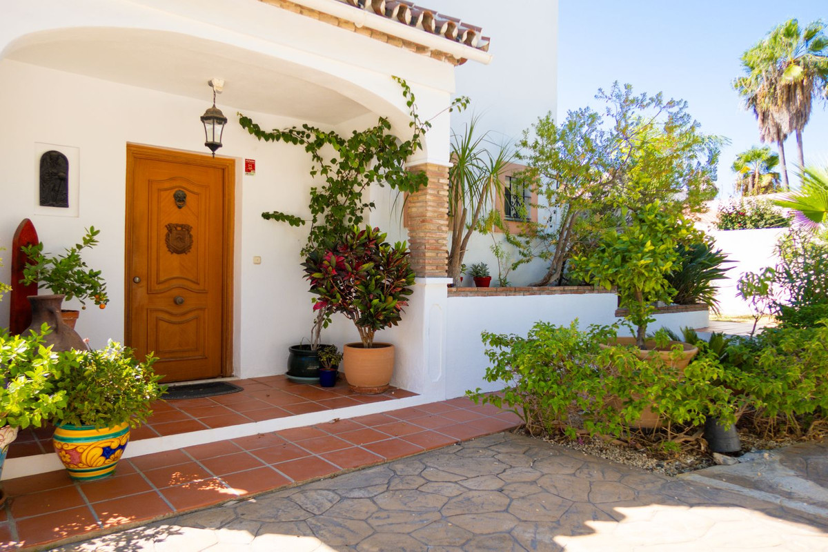3 Bedroom Villa in Estepona - Photo 2
