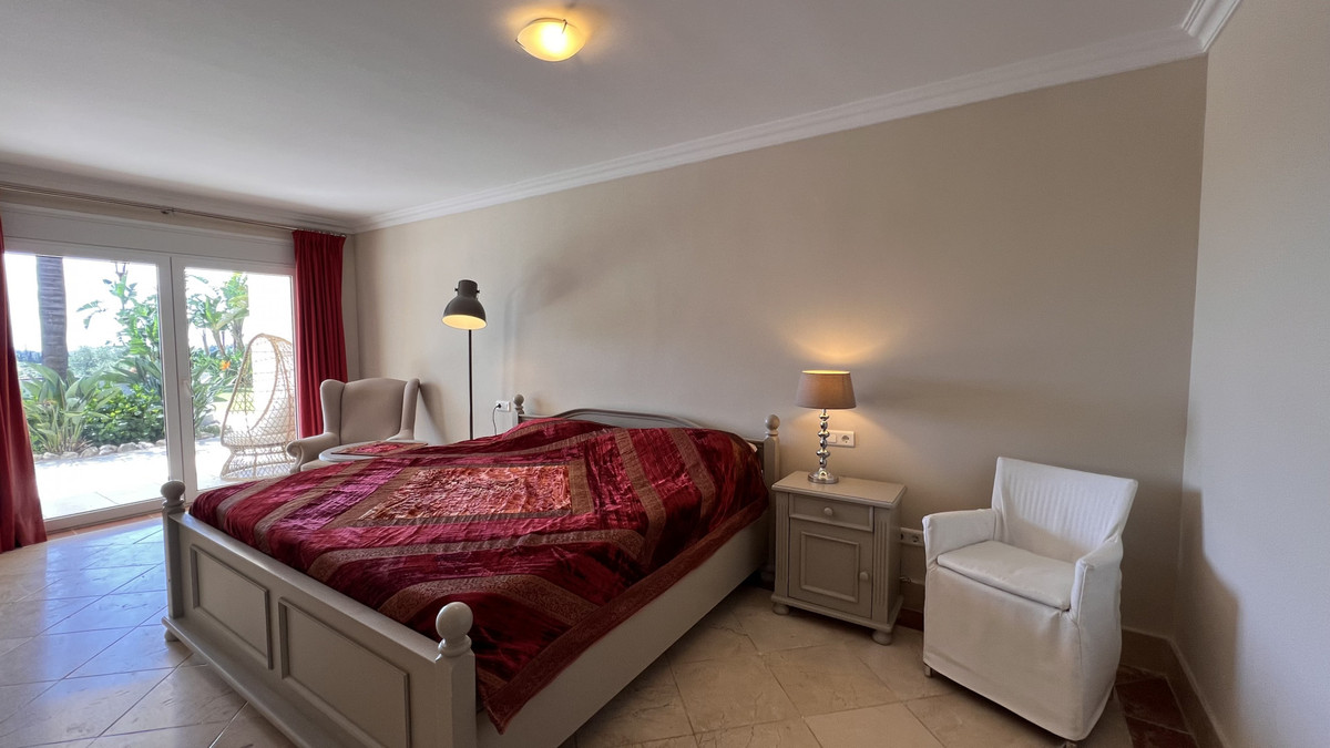4 Bedroom Villa in Estepona - Photo 24