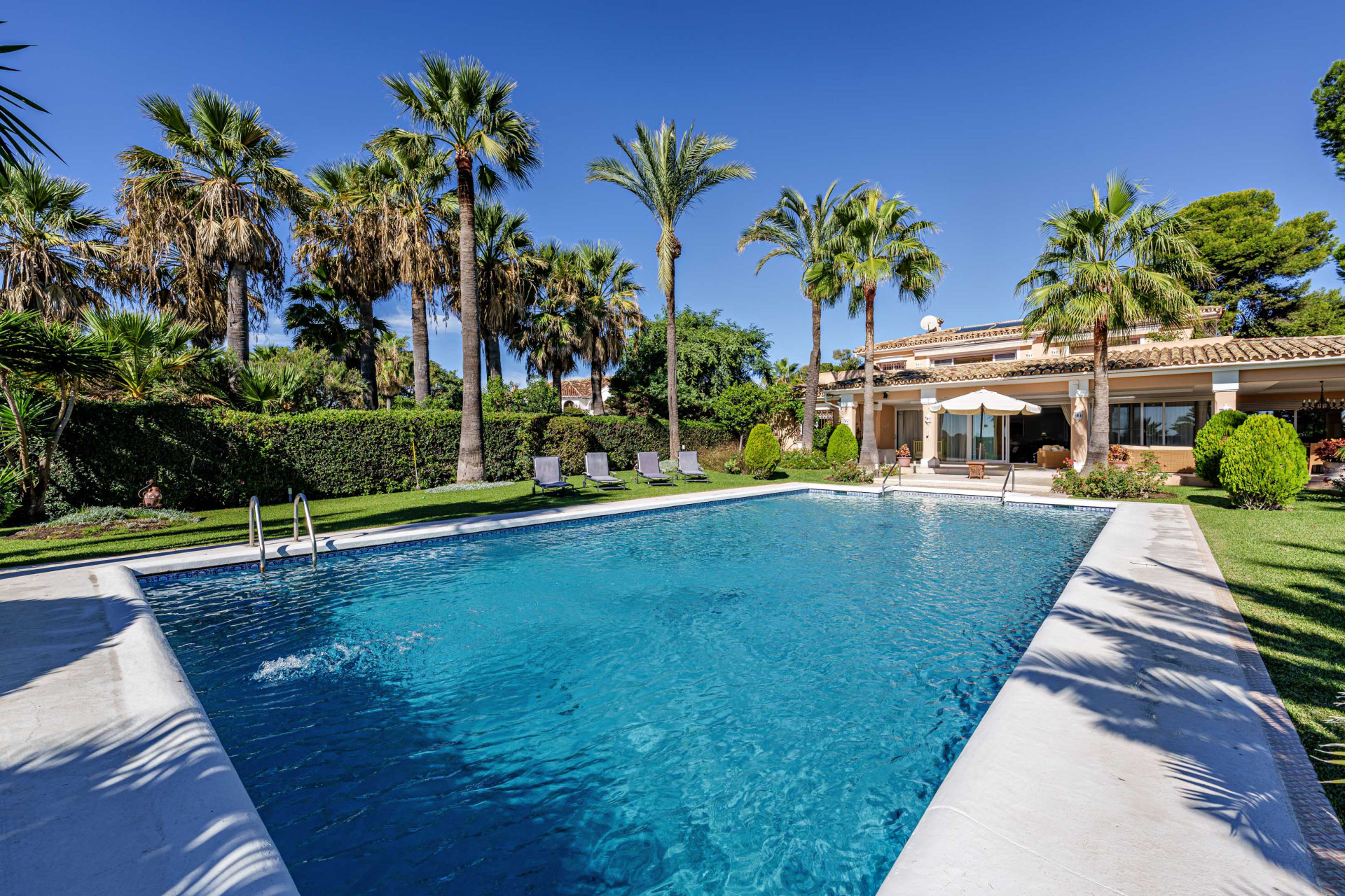 9 Bedroom Villa in Estepona - Фото 23
