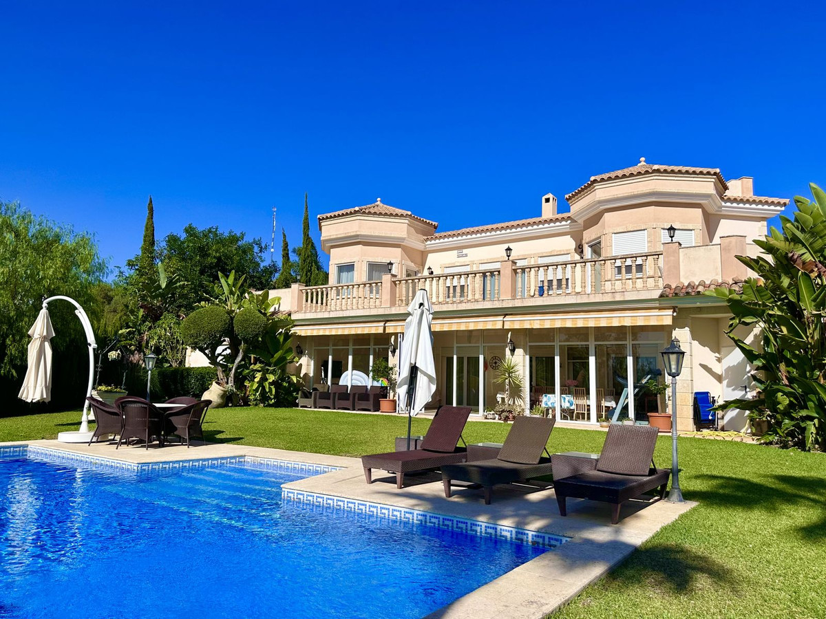 6 Bedroom Villa in Marbella - Photo 59