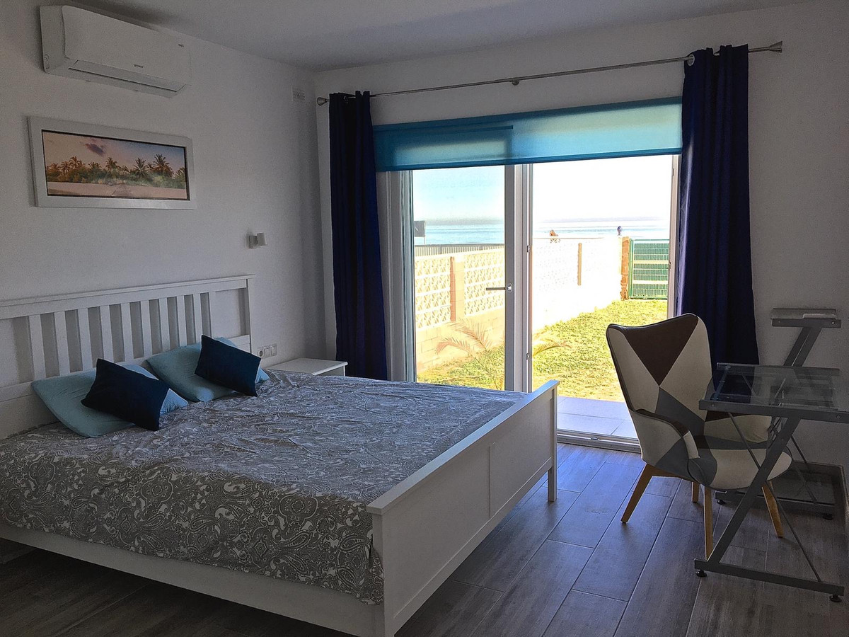 4 Bedroom Villa in Estepona - Photo 28