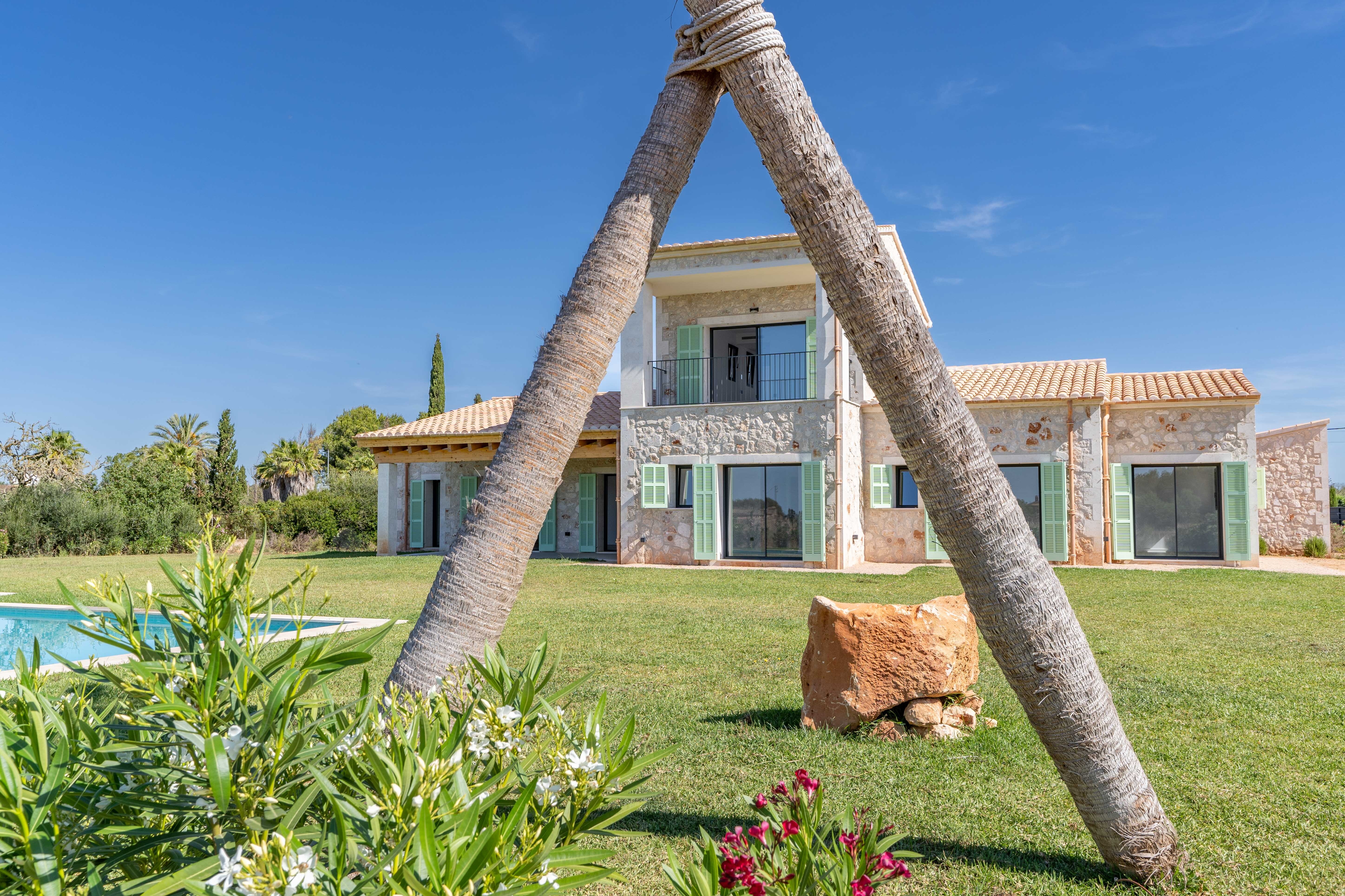 Chalet de 5 dormitorios con piscina en Baleares – Foto 8