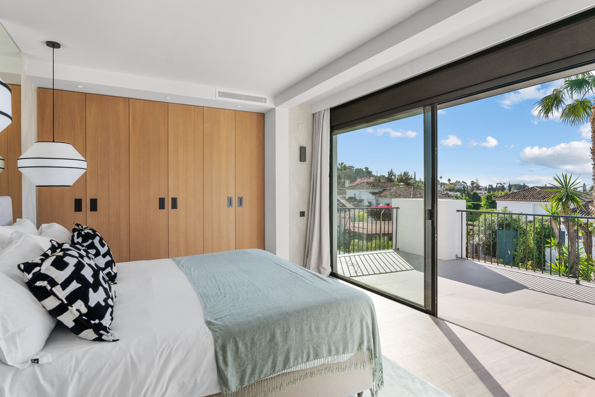 4 Bedroom Villa in Marbella - Photo 5