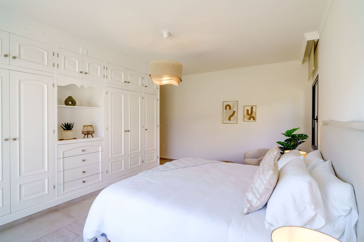 6 Bedroom Villa in Marbella - Photo 20
