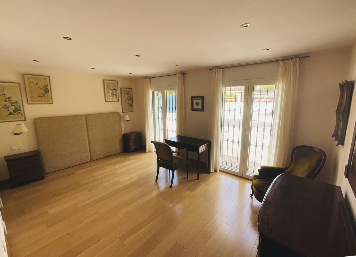 6 Bedroom Villa in Marbella - Photo 15