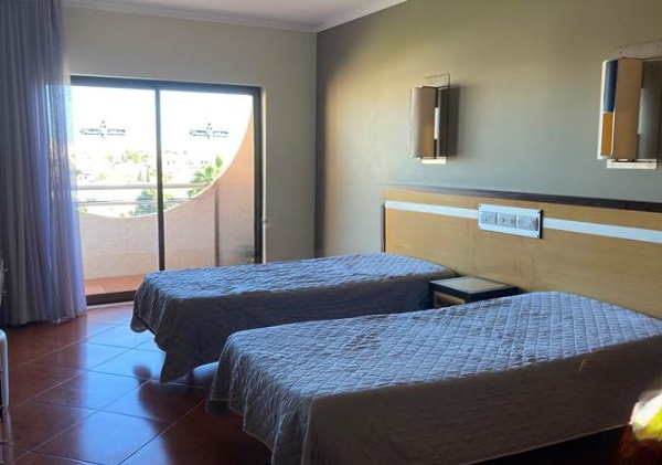 Piso de 1 dormitorio con piscina – Foto 3