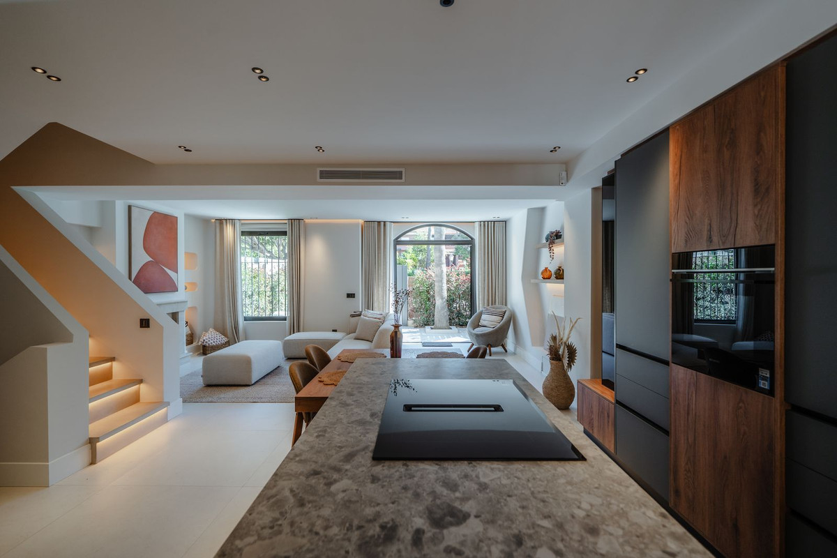 4 Bedroom Townhouse in San Pedro de Alcántara - Photo 10