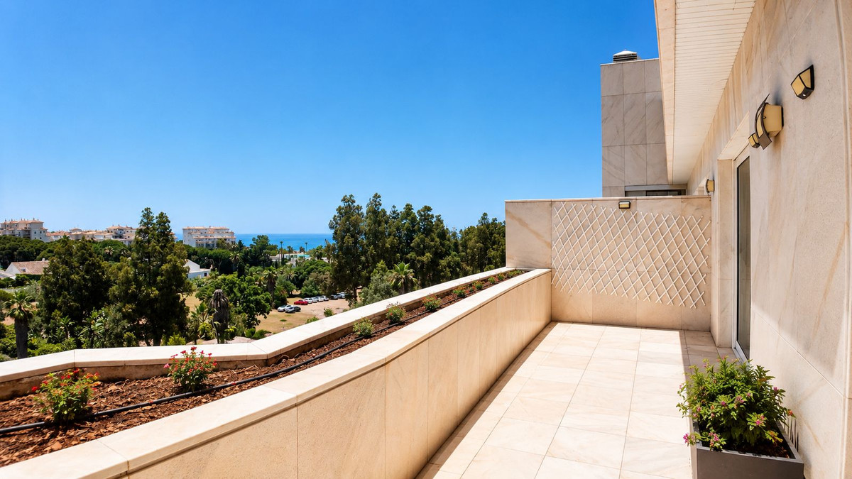 Piso de 4 dormitorios con piscina en Málaga – Foto 8