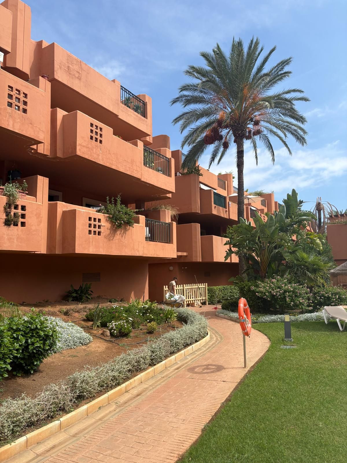 2 Bedroom Apartment in Marbella - Photo 2