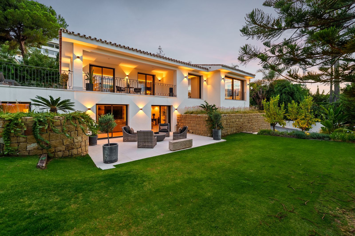 Villa in Nueva Andalucia