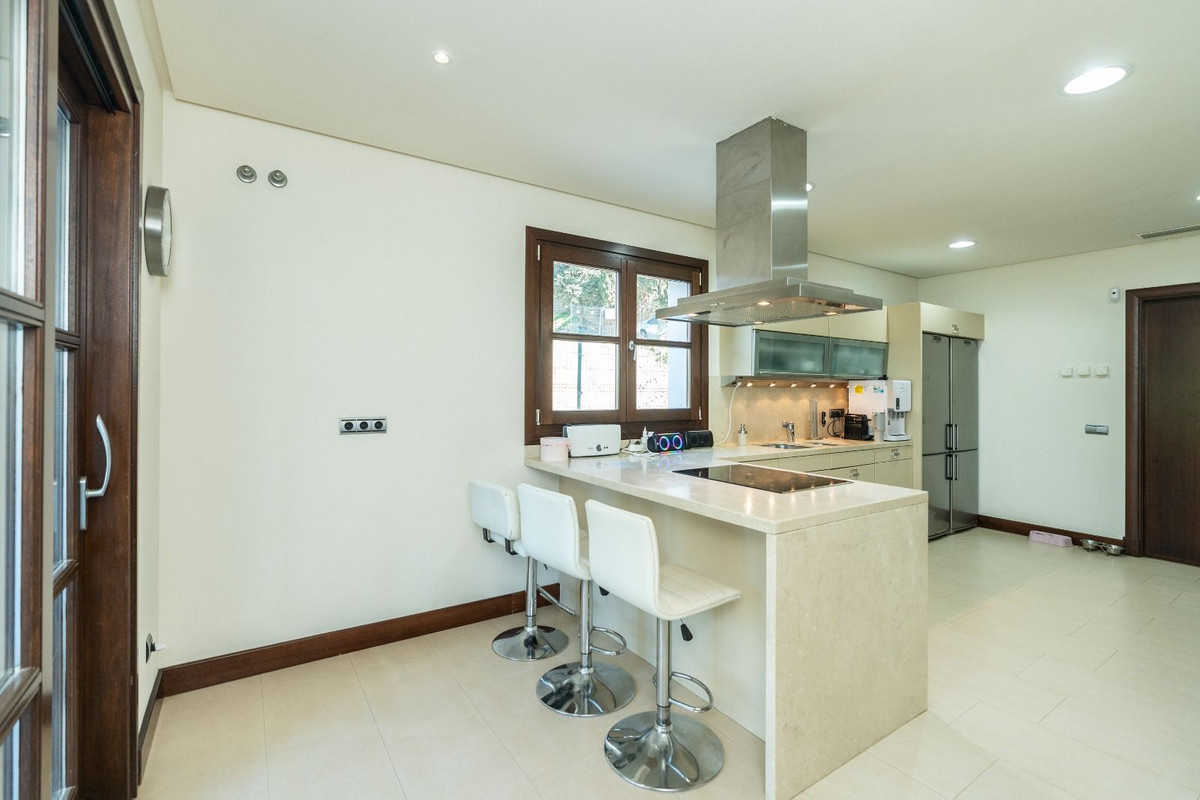 5 Bedroom Villa in Benahavís - Фото 3